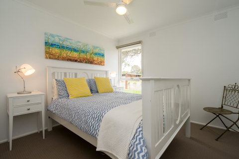 Xanadu Shores - Lightning Ridge Tourism 1