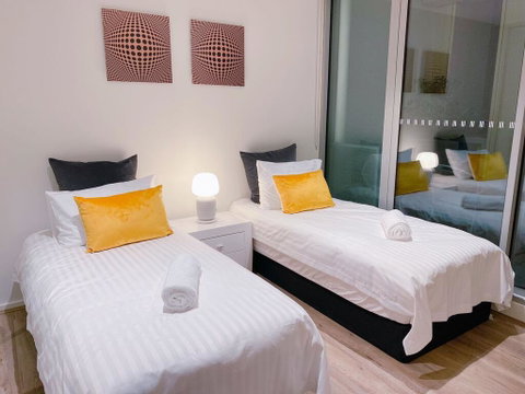 Xu's Residence@888 Collins St - Lightning Ridge Tourism 3