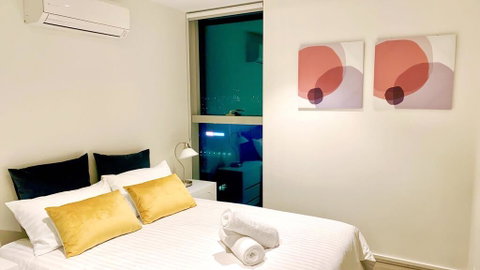 Xu's Residence@888 Collins St - Lightning Ridge Tourism 1
