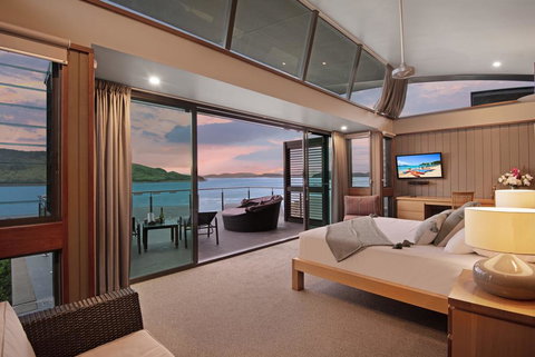 Yacht Club Villa 33 - Serenity - 4 Bedroom 4 Bathroom House Ocean Views 2 Buggies - Lightning Ridge Tourism 0