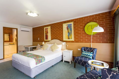 Yackandandah Motor Inn - Lightning Ridge Tourism 0