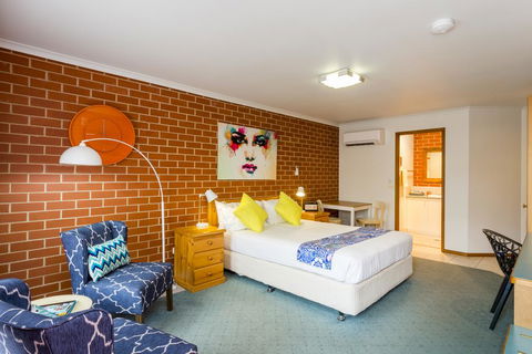 Yackandandah Motor Inn - Lightning Ridge Tourism 1