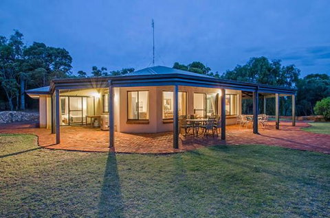 Yallingup Pet Friendly Bush Retreat - Lightning Ridge Tourism 0