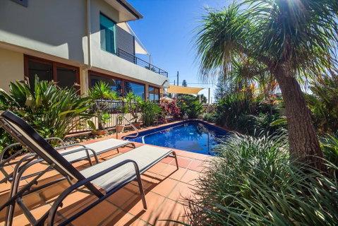 Yamba Beach Motel - Lightning Ridge Tourism 1