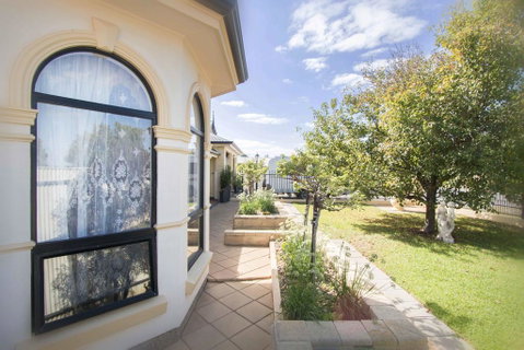 Yellow Rose Cottage - Lightning Ridge Tourism 2