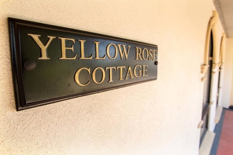 Yellow Rose Cottage - Lightning Ridge Tourism 3