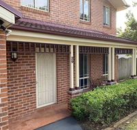 York Cosy Stays - Lightning Ridge Tourism