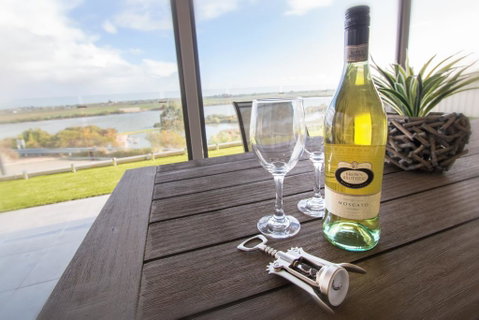 Serenity And Sweeping Murray River Views - Lightning Ridge Tourism 2