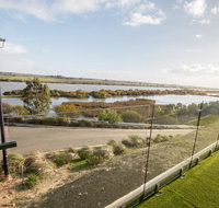 Serenity and sweeping Murray River views - Lightning Ridge Tourism