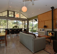 Elfin Hill Vineyard Accommodation - Lightning Ridge Tourism
