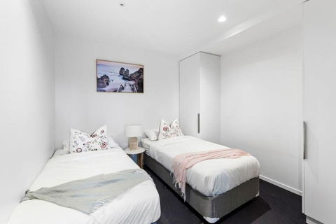 A 2BR Apt Near Shrine Of Remembrance FREE Parking - Lightning Ridge Tourism 3