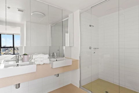 A 2BR Apt With Amazing Harbor Views FREE Parking - Lightning Ridge Tourism 2