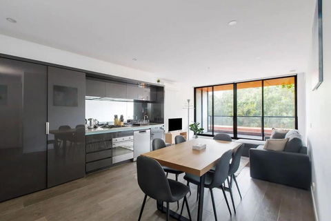 A 3BR Apt Next To Melbourne Zoo FREE Parking - Lightning Ridge Tourism 0