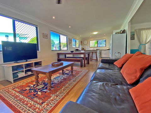 A AMITY BEACH BABY - Lightning Ridge Tourism 2