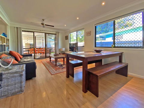 A AMITY BEACH BABY - Lightning Ridge Tourism 3