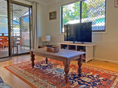 A AMITY BEACH BABY - Lightning Ridge Tourism 4