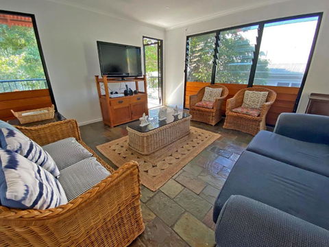 A BEACH AFFAIR - Lightning Ridge Tourism 1