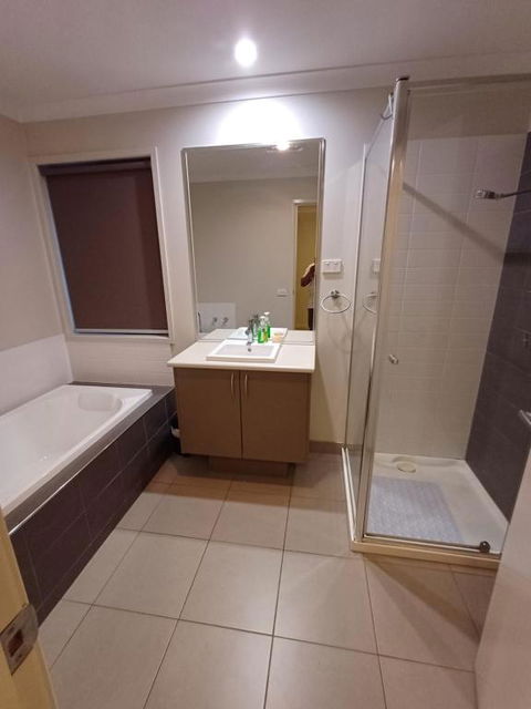 A Beautiful And Spacious Home - Lightning Ridge Tourism 4