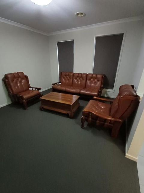 A Beautiful And Spacious Home. - Lightning Ridge Tourism 1