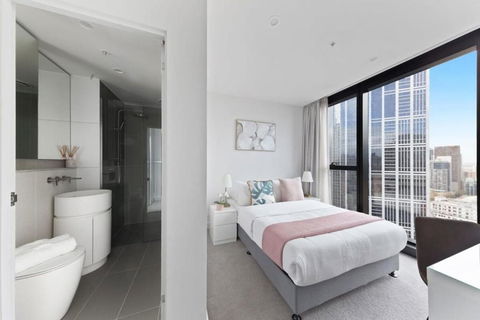 A Chic 2BR Apt Near Melbourne CBD W FREE Parking - Lightning Ridge Tourism 3
