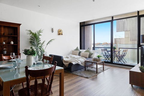 A Chic 2BR Apt Near Melbourne Uni FREE Parking - Lightning Ridge Tourism 2