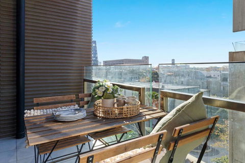 A Chic 2BR Apt Near Melbourne Uni FREE Parking - Lightning Ridge Tourism 4