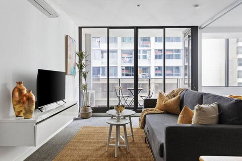A Chic 2BR Apt Near Southern Cross, With Secure Parking - Lightning Ridge Tourism 0