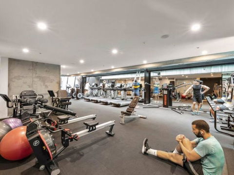 A Chic 2BR Apt Near Southern Cross, With Secure Parking - Lightning Ridge Tourism 3