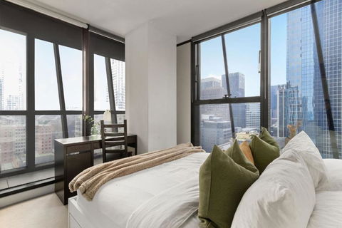 A Chic & Comfy 2BR Apt On Collins With City Views - Lightning Ridge Tourism 1