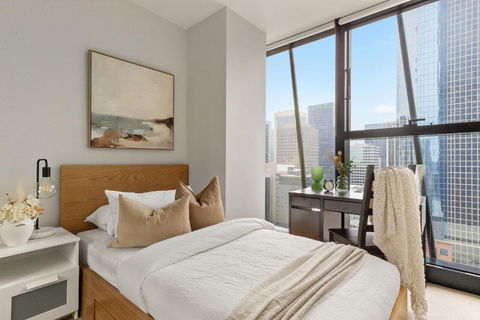 A Chic & Comfy 2BR Apt On Collins With City Views - Lightning Ridge Tourism 4