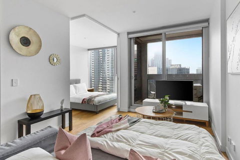 A Chic & Lovely 2BR Apt CBD With City Views - Lightning Ridge Tourism 3