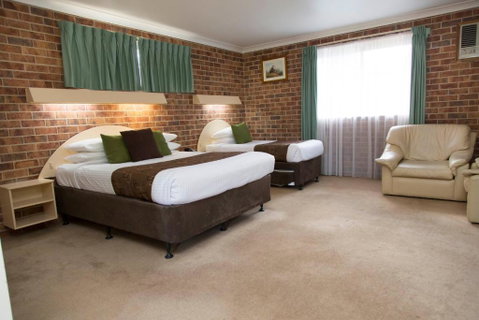 A Line Motel - Lightning Ridge Tourism 2