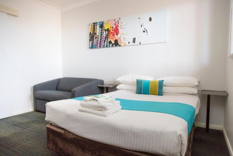 A Line Motel - Lightning Ridge Tourism 4