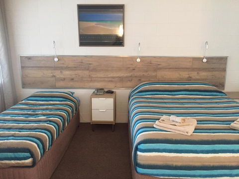 A & A Motel - Lightning Ridge Tourism 2