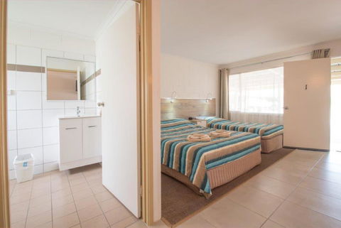 A & A Motel - Lightning Ridge Tourism 3