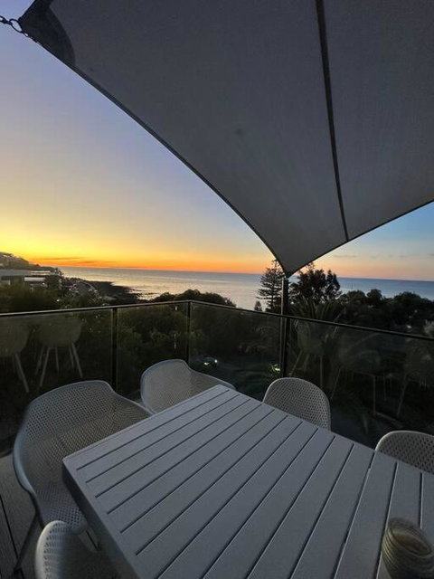 Adelaide - Upmarket Water Front Home - Lightning Ridge Tourism 3