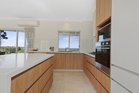 Aegina - Lightning Ridge Tourism 3