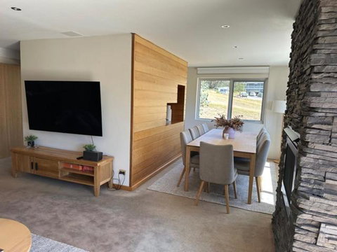 Altitude Apartments - Lightning Ridge Tourism 1