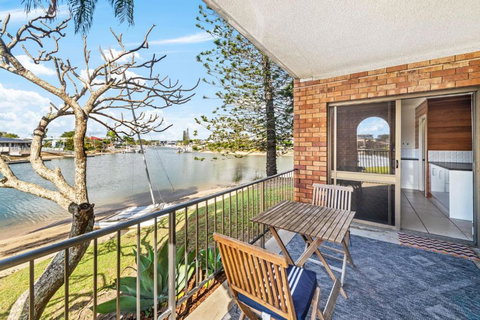 Anjuna, 2 Bedroom Apartment On Canal - Lightning Ridge Tourism 0