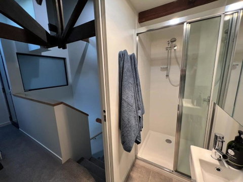 Apt With Aircon & Loft Bedroom Great Location - Lightning Ridge Tourism 4