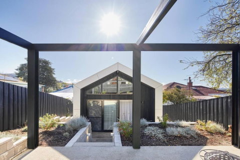 Architectural Brilliance - Sandy Bay - Lightning Ridge Tourism 2