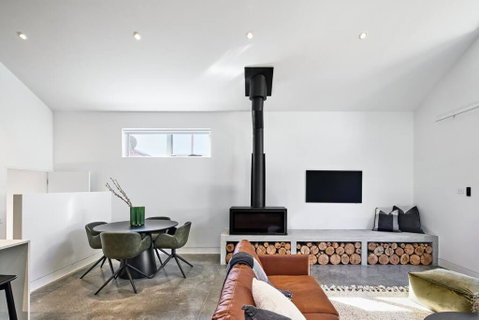 Architectural Brilliance - Sandy Bay - Lightning Ridge Tourism 3