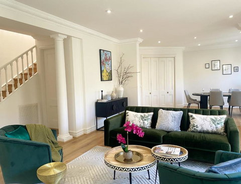 Art Deco In Toorak - Lightning Ridge Tourism 2
