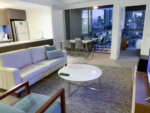 M&A Apartments - Lightning Ridge Tourism 16