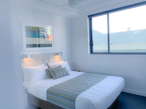 M&A Apartments - Lightning Ridge Tourism 7