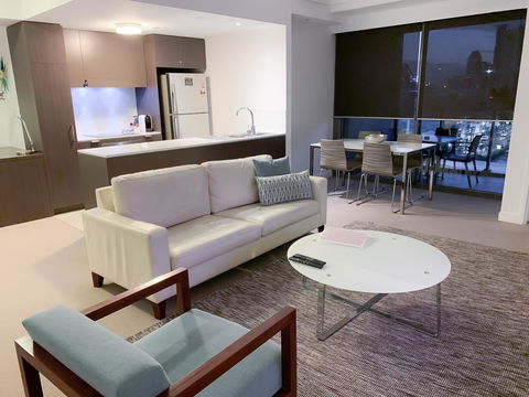 M&A Apartments - Lightning Ridge Tourism 22