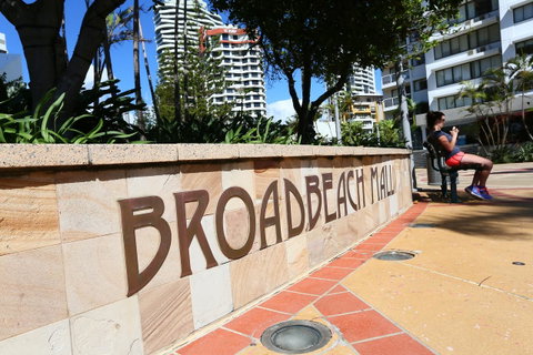 Bel Air On Broadbeach - Official - Lightning Ridge Tourism 13