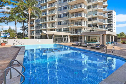 Pacific Regis Beachfront Holiday Apartments - Lightning Ridge Tourism 3