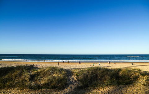Pacific Regis Beachfront Holiday Apartments - Lightning Ridge Tourism 13