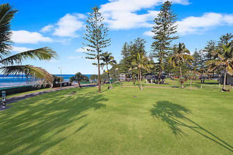 Pacific Regis Beachfront Holiday Apartments - Lightning Ridge Tourism 15